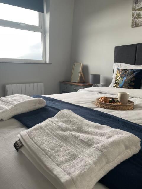 Spectacular 2 Bedroom Balcony Sea View Flat Scarborough Exteriör bild