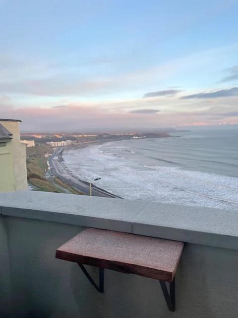 Spectacular 2 Bedroom Balcony Sea View Flat Scarborough Exteriör bild
