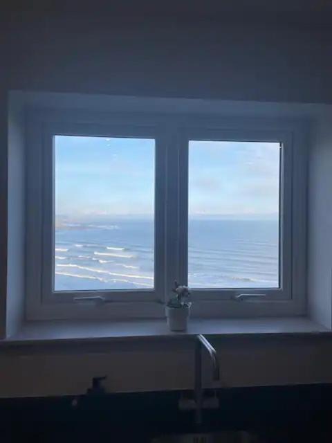 Spectacular 2 Bedroom Balcony Sea View Flat Scarborough Exteriör bild