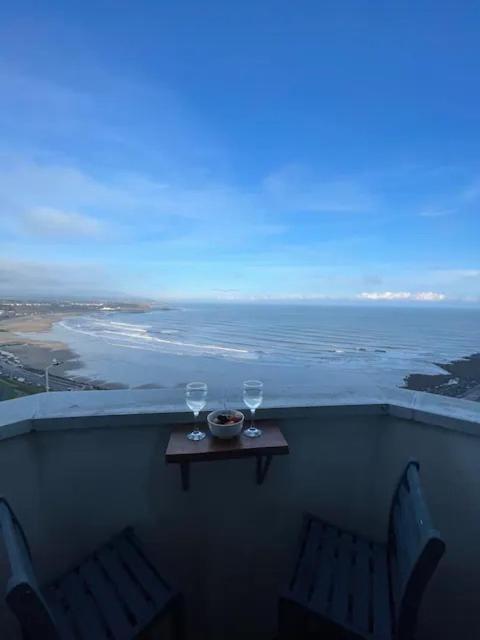 Spectacular 2 Bedroom Balcony Sea View Flat Scarborough Exteriör bild